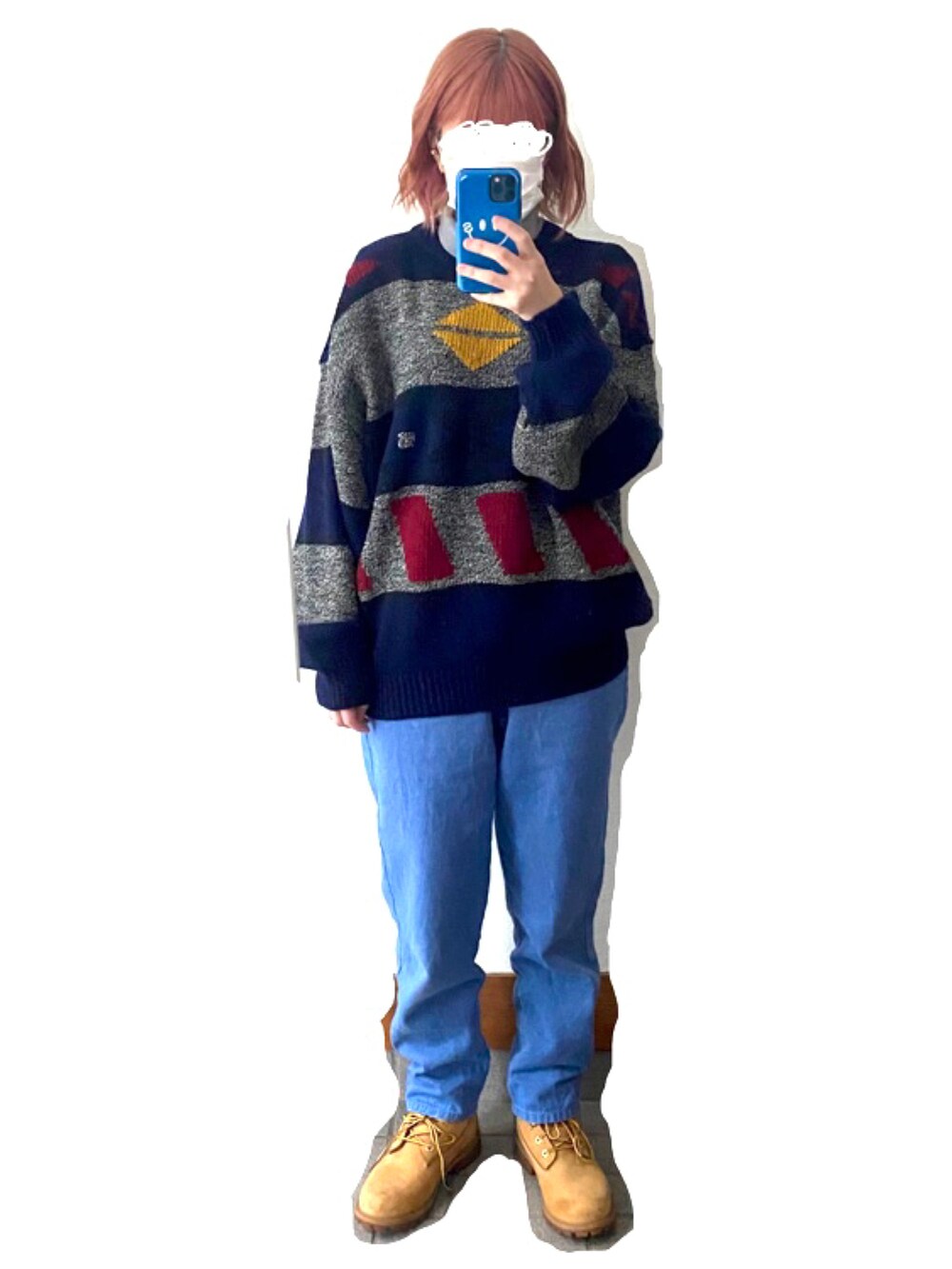 パープル系のその他パンツ、その他のシューズ、ホワイト系のTシャツ/カットソーを着用したレディースの冬コーディネートの2枚目の写真