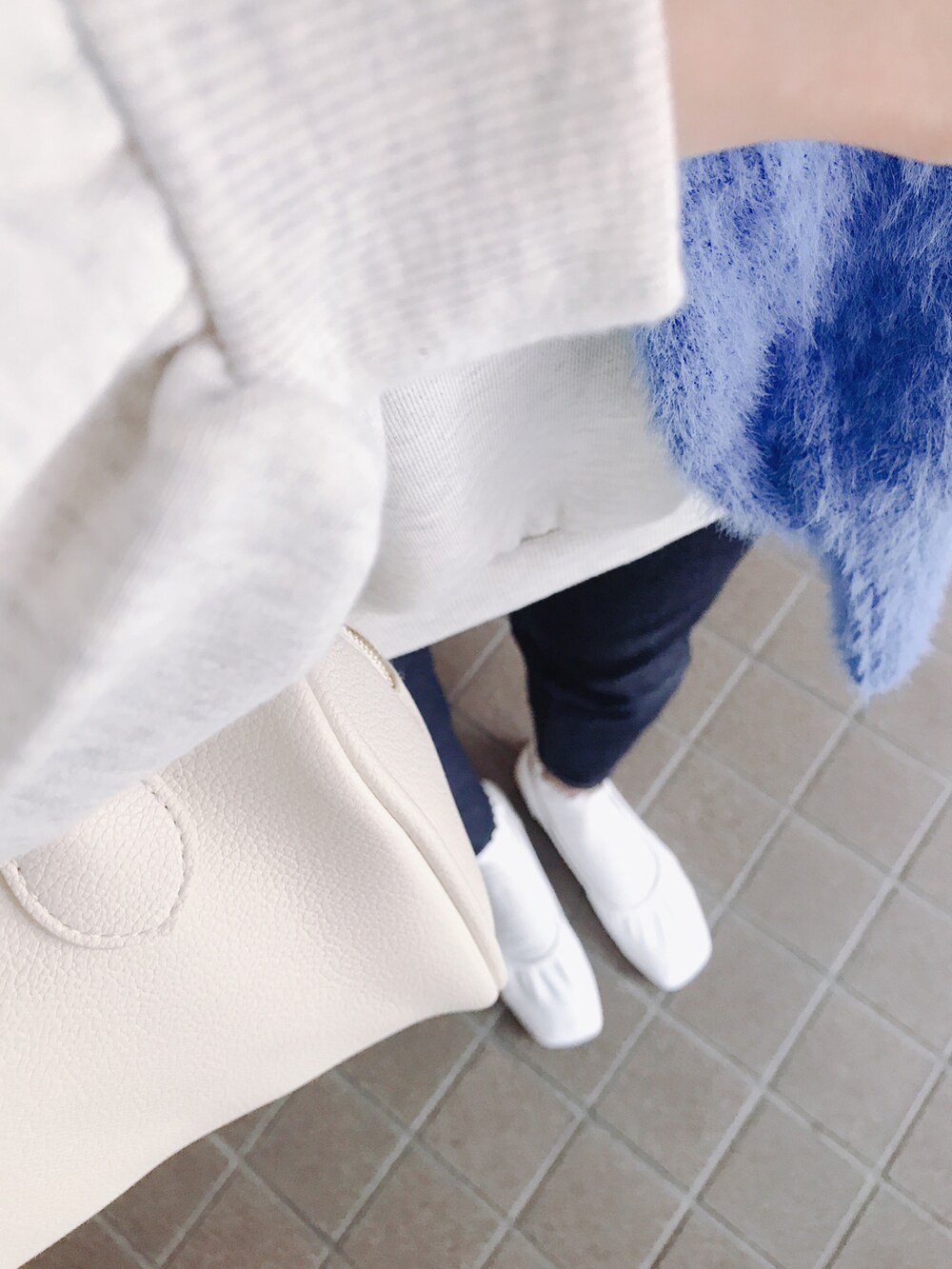 「talbyyumi、Linoluce、しまむら購入品、しまパト、しまむら、UNIQLO、プチプラファッション、プチプラコーデ、青ニット、ブルーニット」｜「Linoluceのアイテム（スウェット、グレー系）」を使った、さやかさん（レディース・161cm）の秋コーディネートの4枚目の写真