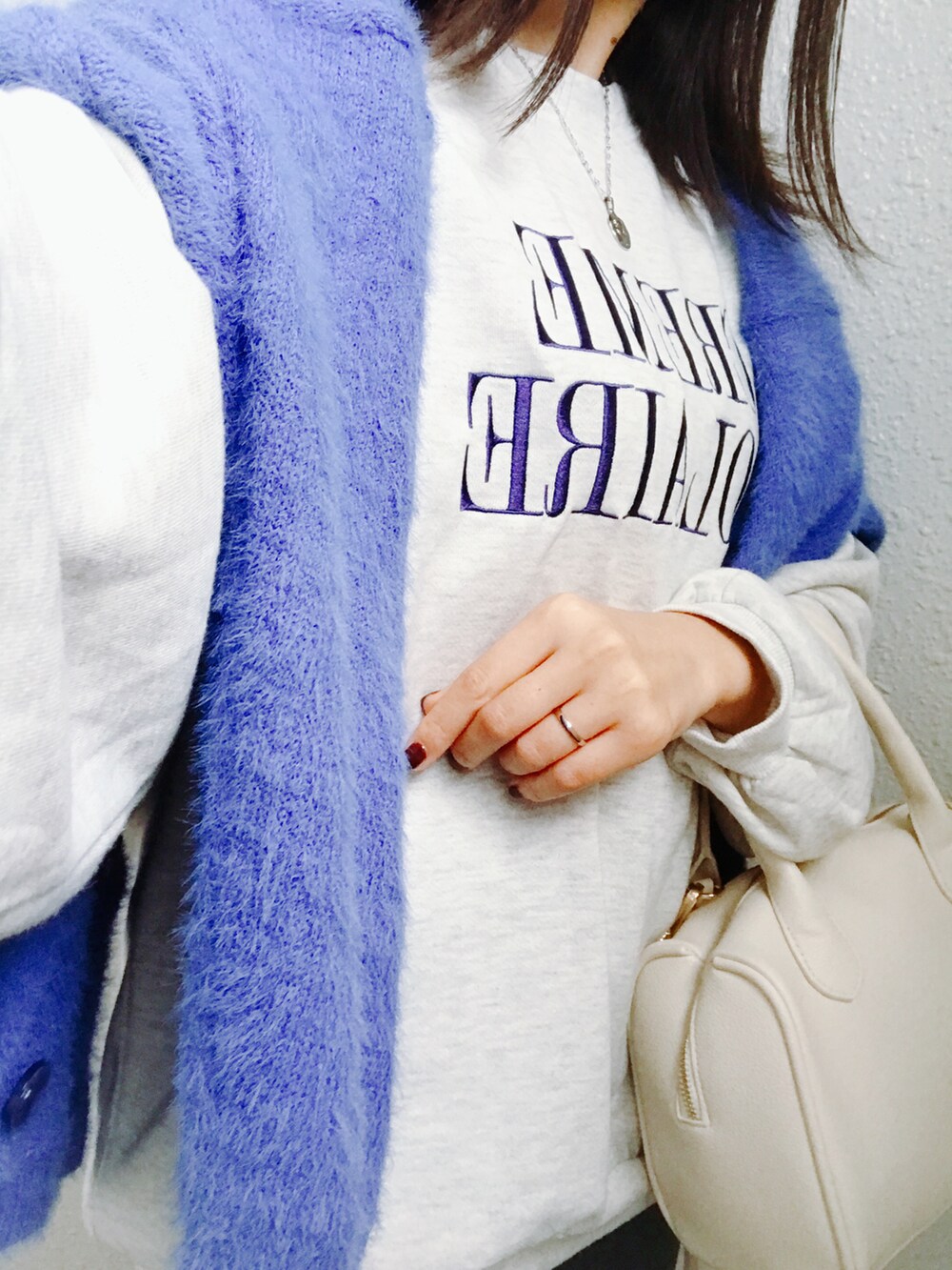「talbyyumi、Linoluce、しまむら購入品、しまパト、しまむら、UNIQLO、プチプラファッション、プチプラコーデ、青ニット、ブルーニット」｜「Linoluceのアイテム（スウェット、グレー系）」を使った、さやかさん（レディース・161cm）の秋コーディネートの3枚目の写真