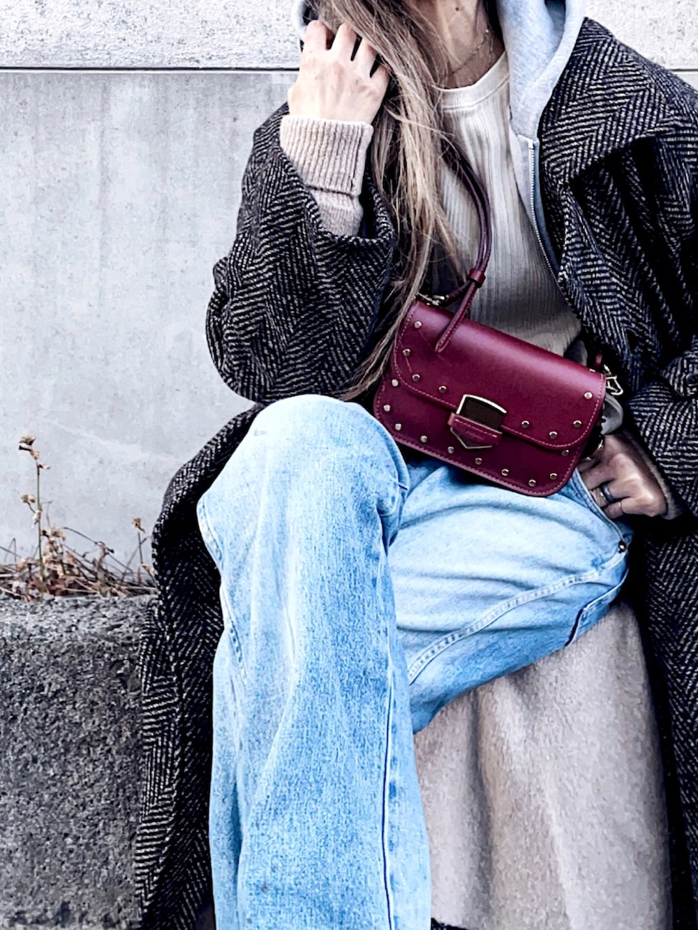 「Fossil、FOSSILSTYLE、ショルダーバッグ」｜「FOSSILのLennox Crossbody ZB1977602（ショルダーバッグ、レッド系）」を使った、Lilyさん（レディース・160cm）の冬コーディネートの2枚目の写真