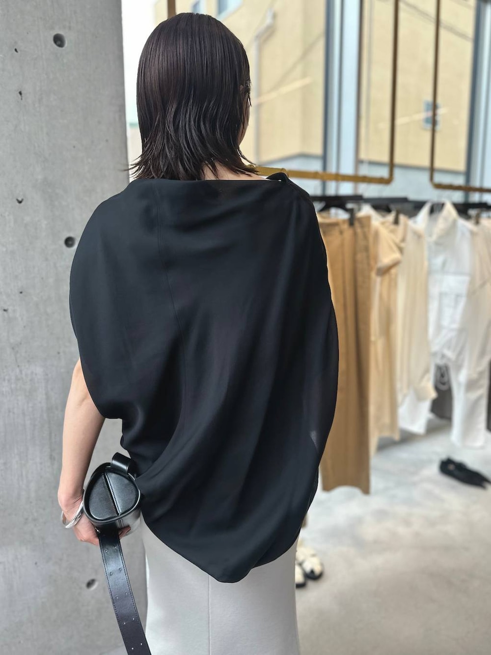 「モード、フェミニン、ベーシック/シンプル、Chaos、ブラウス、スカート、モノトーン」｜「Chaosのクレマベアトップ（その他トップス、ホワイト系）」を使った、chaos_asaさん（レディース・162cm）の夏コーディネートの7枚目の写真