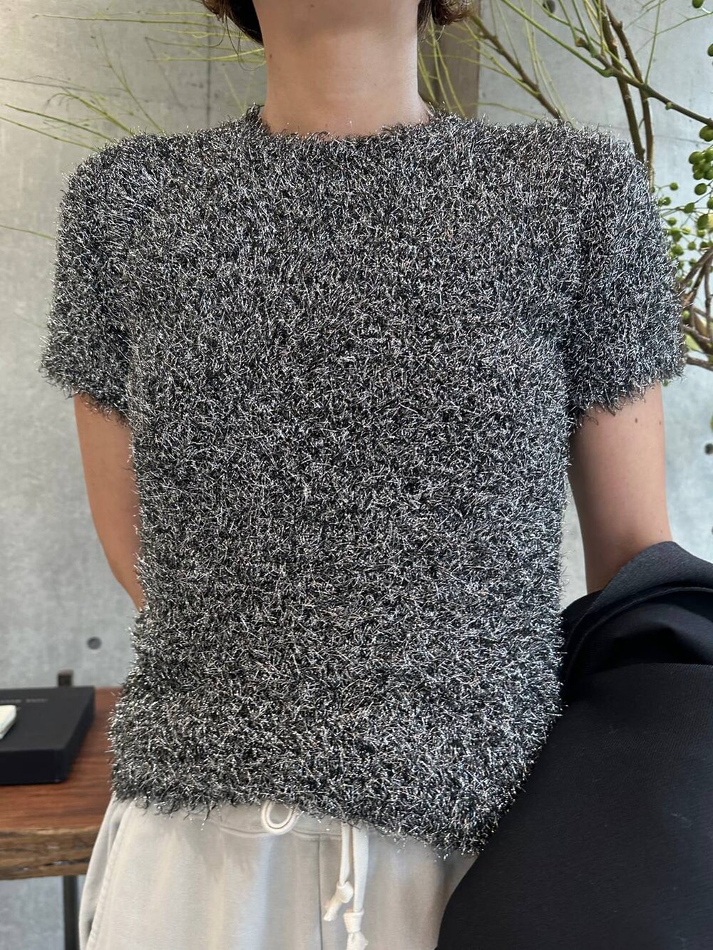 「モード、フェミニン、ベーシック/シンプル、Chaos、コート、冬コーデ、オケージョン、スウェットパンツ」｜「REMI RELIEFのChaos(カオス)/◇REMI RELIEF◇別注BIG裏毛スウェットパンツ（スウェットパンツ、グレー系）」を使った、chaos_asaさん（レディース・162cm）の秋コーディネートの6枚目の写真