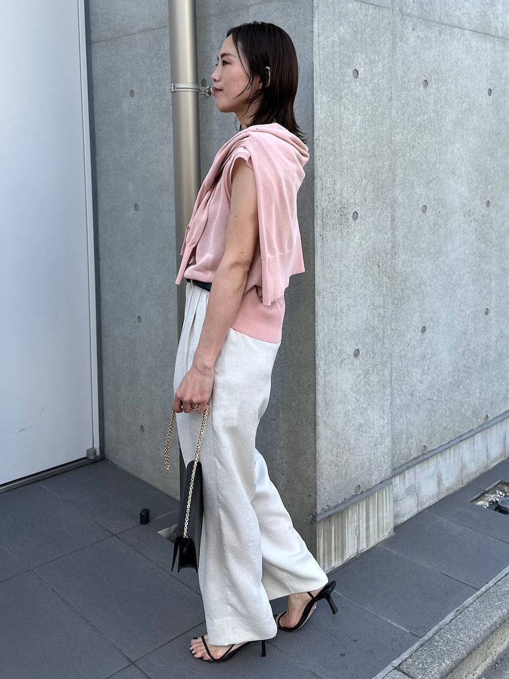 「モード、フェミニン、ベーシック/シンプル、Chaos、アンサンブル、カーディガン、パンツ」｜「MANUELAのChaos(カオス)/＜MANUELA＞別注ベルト（ベルト、ブラウン系）」を使った、chaos_asaさん（レディース・162cm）の春コーディネートの3枚目の写真