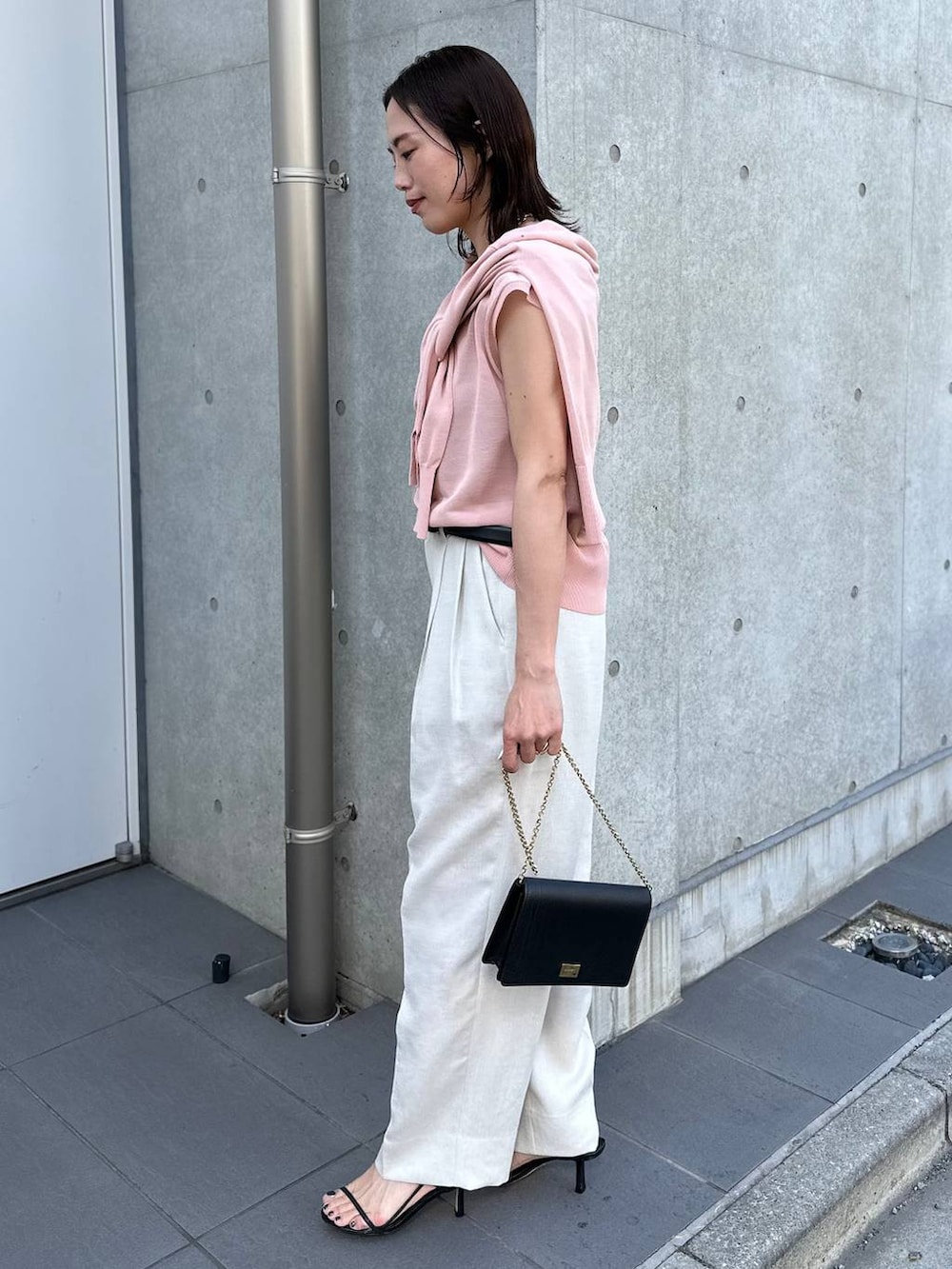 「モード、フェミニン、ベーシック/シンプル、Chaos、アンサンブル、カーディガン、パンツ」｜「MANUELAのChaos(カオス)/＜MANUELA＞別注ベルト（ベルト、ブラウン系）」を使った、chaos_asaさん（レディース・162cm）の春コーディネートの2枚目の写真