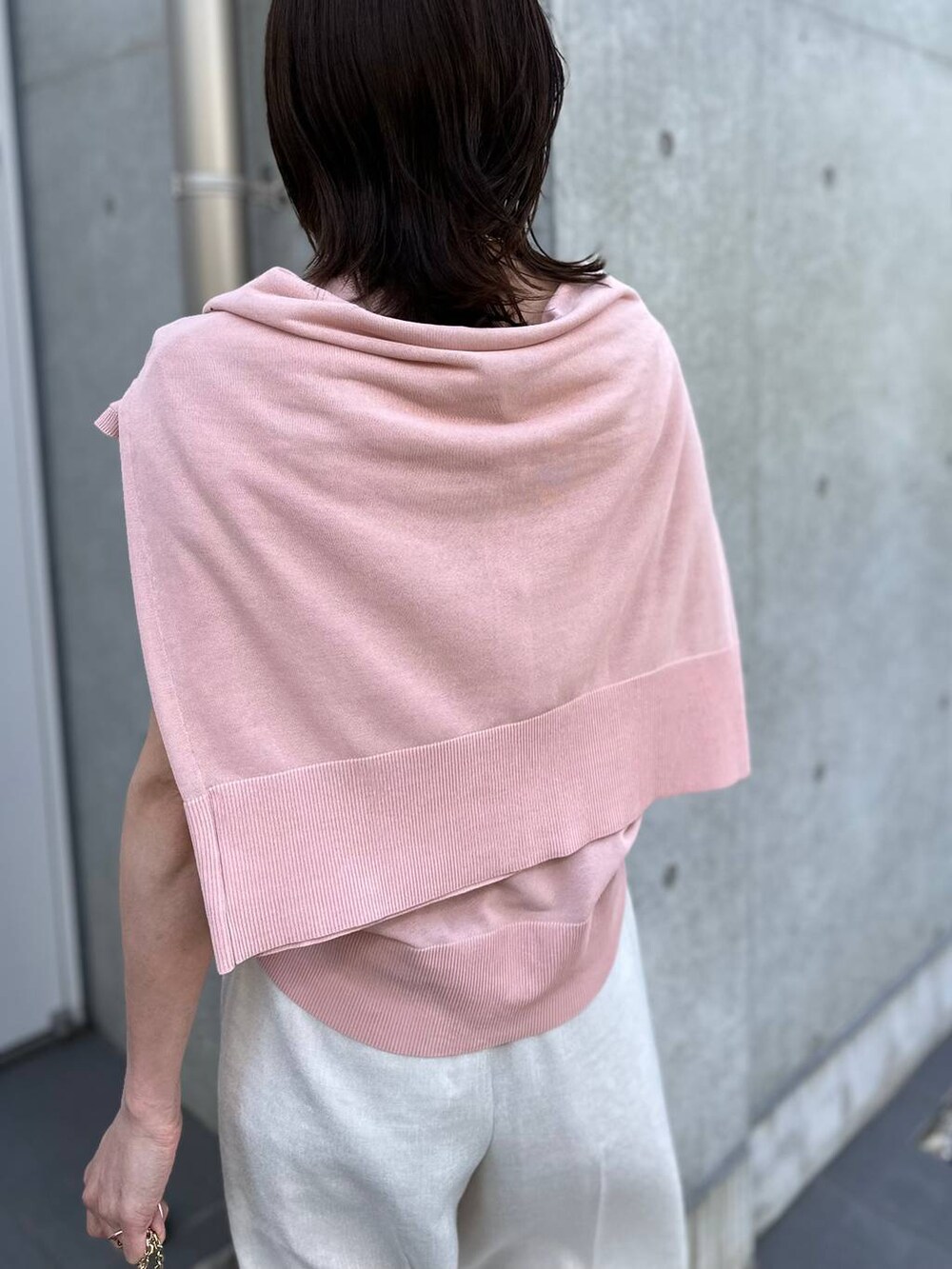 「モード、フェミニン、ベーシック/シンプル、Chaos、アンサンブル、カーディガン、パンツ」｜「MANUELAのChaos(カオス)/＜MANUELA＞別注ベルト（ベルト、ブラウン系）」を使った、chaos_asaさん（レディース・162cm）の春コーディネートの6枚目の写真