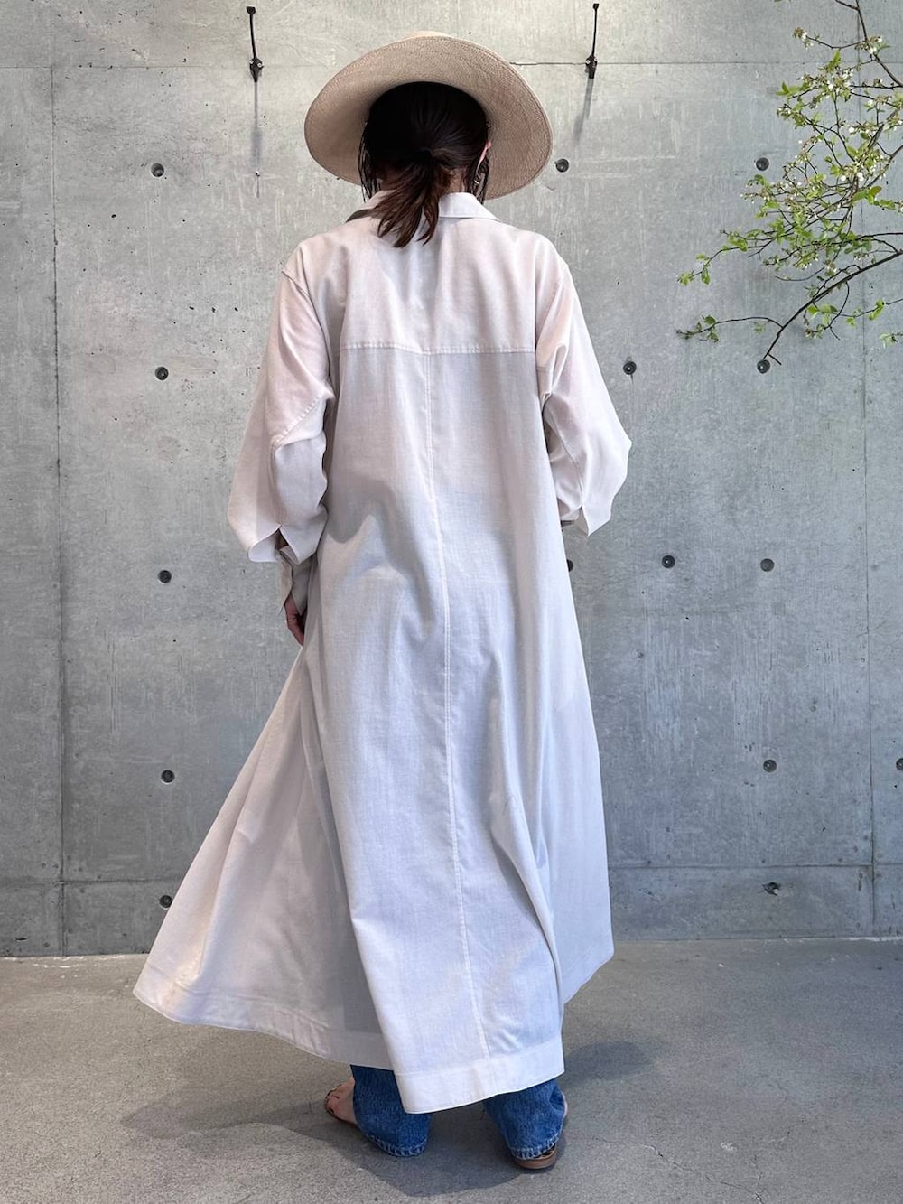 「Chaos、ワンピース、夏コーデ、モード、フェミニン、ベーシック/シンプル」｜「ChaosのChaos(カオス)/◆WHY NOT NOW◆ナウアットデニム（デニムパンツ、ブルー系）」を使った、chaos_asaさん（レディース・162cm）の春コーディネートの4枚目の写真