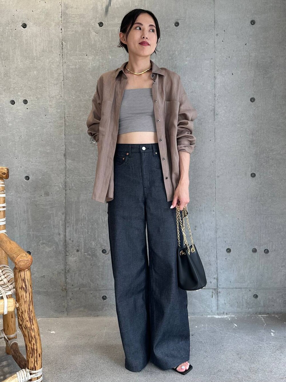 「モード、フェミニン、ベーシック/シンプル、Chaos、リネン・透けアイテム、シャツ、デニムパンツ、夏コーデ」｜「ChaosのChaos(カオス)/バシューシャツ（シャツ/ブラウス、イエロー系）」を使った、chaos_asaさん（レディース・162cm）の夏コーディネートの3枚目の写真