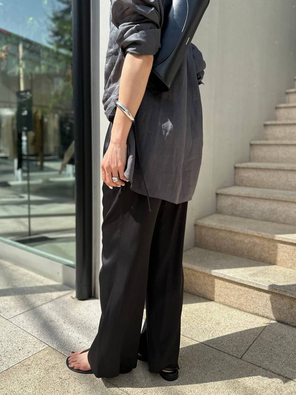 「モード、フェミニン、ベーシック/シンプル、Chaos、リネン・透けアイテム、シャツ、パンツ、リラックス、ウォッシャブル」｜「ChaosのChaos(カオス)/【新色登場】シルシャーパンツ　◆セットアップ可◆（その他パンツ、ブラック系）」を使った、chaos_asaさん（レディース・162cm）の春コーディネートの8枚目の写真