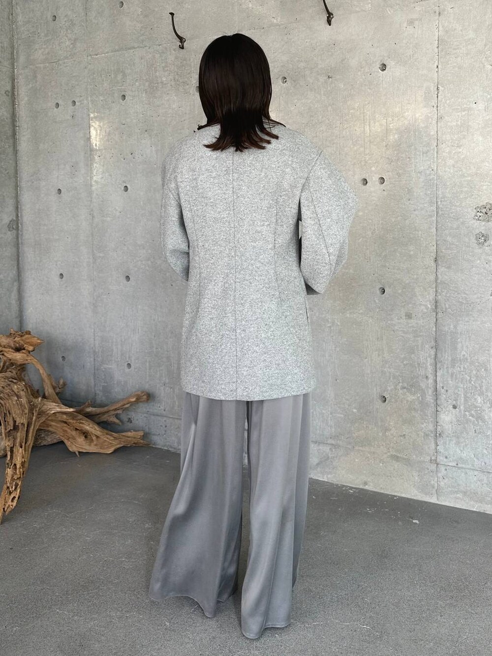 「Chaos、ワイドパンツ、カーディガン、秋コーデ、冬コーデ、モード、フェミニン、ベーシック/シンプル」｜「ChaosのChaos(カオス)/モーラワイドワイドパンツ（その他パンツ、グレー系）」を使った、chaos_asaさん（レディース・162cm）の秋コーディネートの6枚目の写真