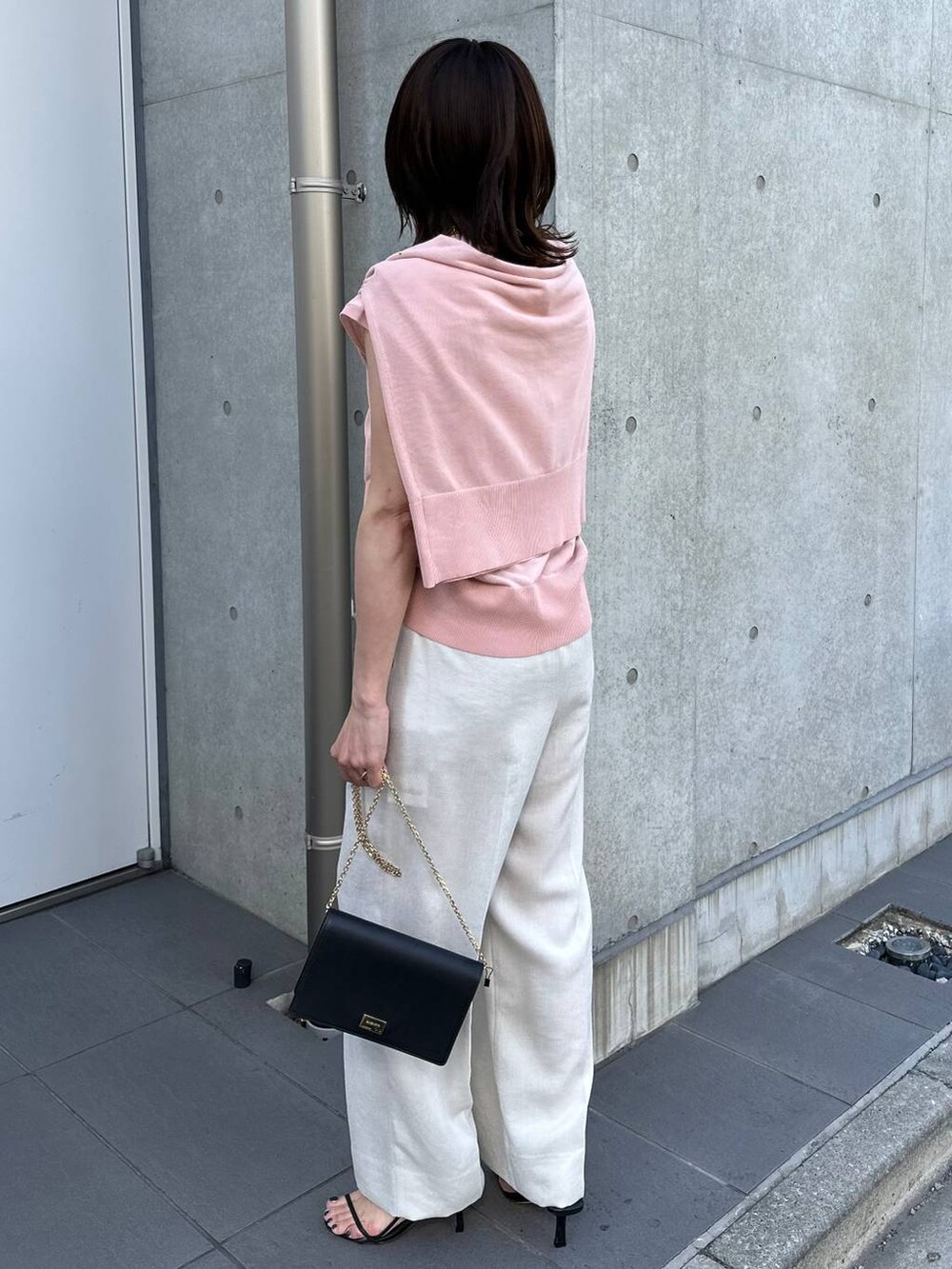 「モード、フェミニン、ベーシック/シンプル、Chaos、アンサンブル、カーディガン、パンツ」｜「MANUELAのChaos(カオス)/＜MANUELA＞別注ベルト（ベルト、ブラウン系）」を使った、chaos_asaさん（レディース・162cm）の春コーディネートの4枚目の写真