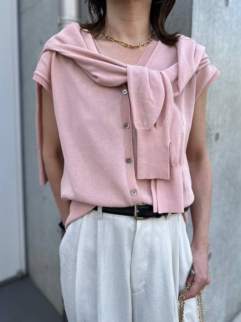 「モード、フェミニン、ベーシック/シンプル、Chaos、アンサンブル、カーディガン、パンツ」｜「MANUELAのChaos(カオス)/＜MANUELA＞別注ベルト（ベルト、ブラウン系）」を使った、chaos_asaさん（レディース・162cm）の春コーディネートの5枚目の写真