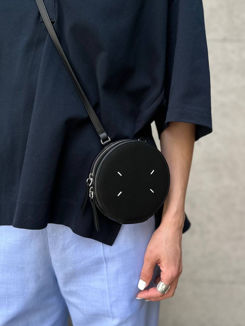 「Chaos、ポロシャツ、パンツ、モード、フェミニン、ベーシック/シンプル」｜「ChaosのChaos(カオス)/ベアチューブ（チューブトップ、ブラック系）」を使った、chaos_asaさん（レディース・162cm）の春コーディネートの6枚目の写真