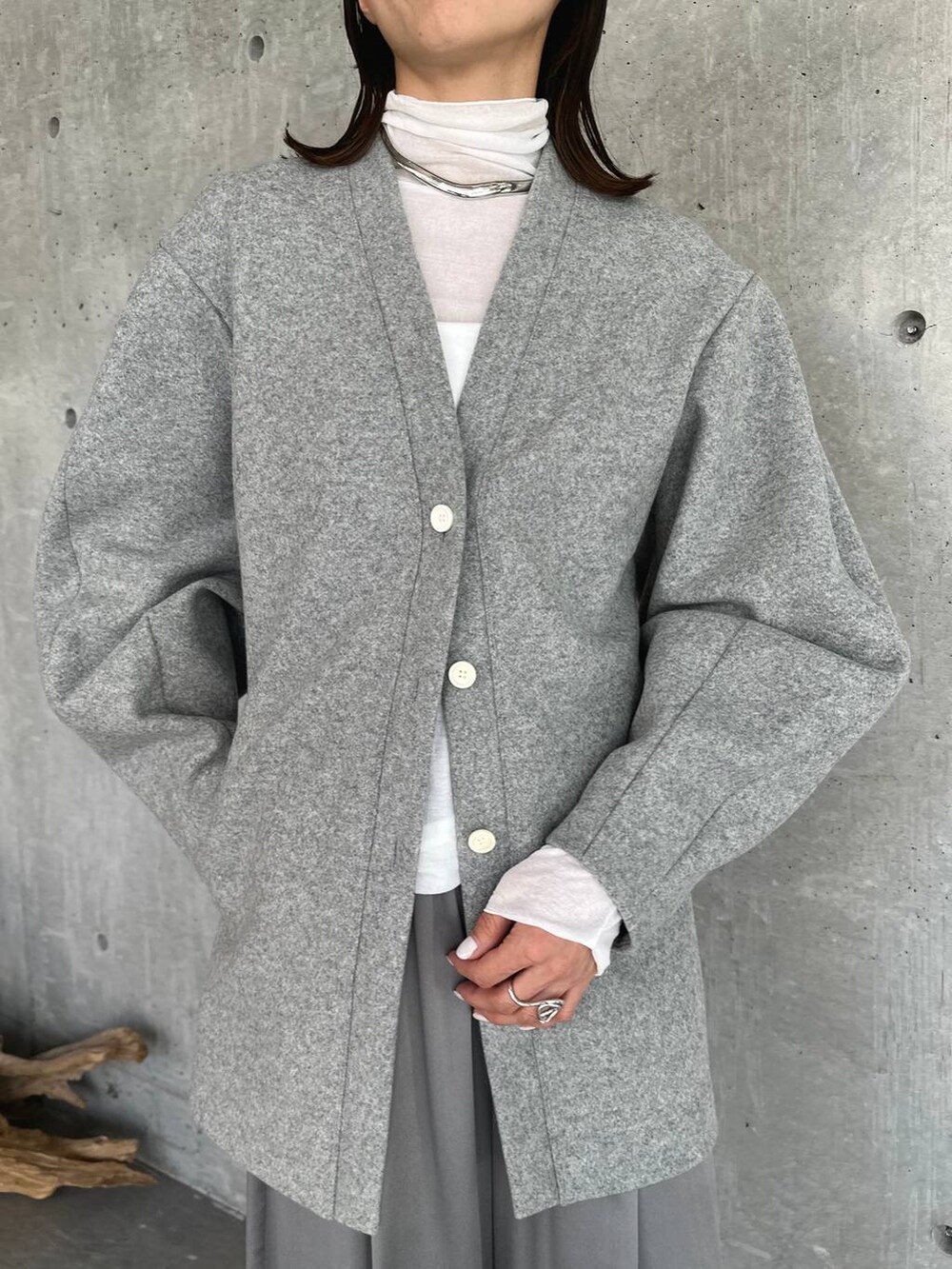 「Chaos、ワイドパンツ、カーディガン、秋コーデ、冬コーデ、モード、フェミニン、ベーシック/シンプル」｜「ChaosのChaos(カオス)/モーラワイドワイドパンツ（その他パンツ、グレー系）」を使った、chaos_asaさん（レディース・162cm）の秋コーディネートの3枚目の写真