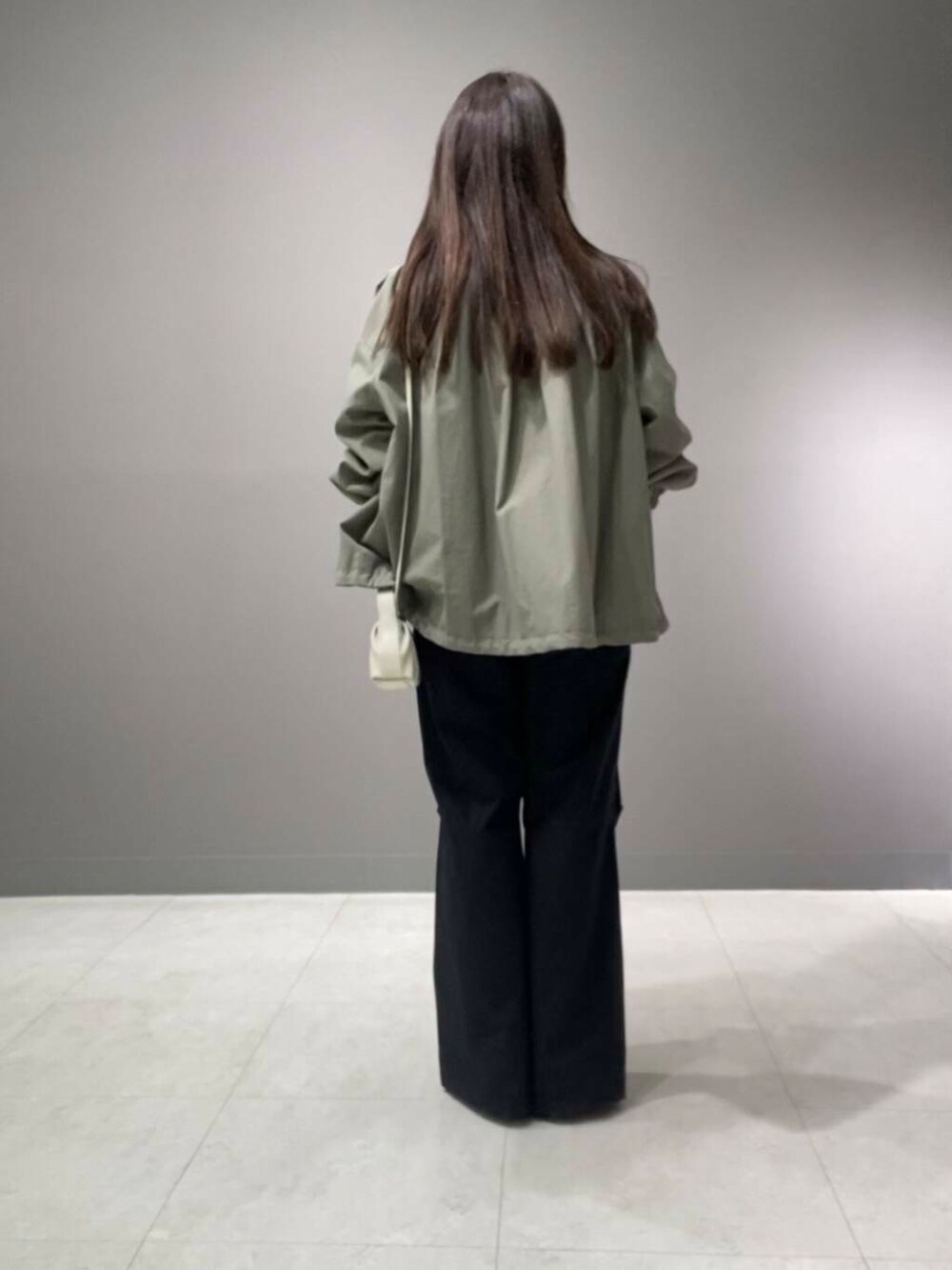 「ブルゾン、ROSSO、ur、le、decor、春アウターコーデ、lumen」|「URBAN RESEARCH ROSSO WOMENのギャザーボリュームブルゾン(ブルゾン、グリーン系)」を使った、nさん(レディース・154cm)の春コーディネートの4枚目の写真