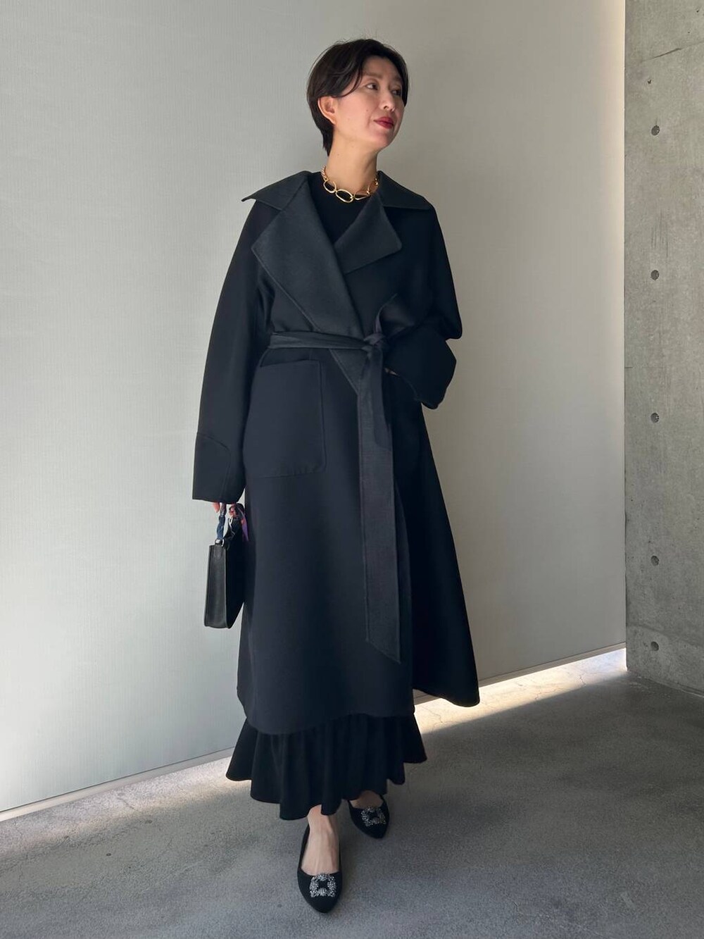 「シンプル、きれいめ、ベーシック/シンプル、体型カバー、Chaos、冬コーデ、結婚式2次会、アウター」｜「ChaosのChaos(カオス)/フィオジョ－ゼットブラウス（シャツ/ブラウス、ブラック系）」を使った、chaos_haseさん（レディース・169cm）の冬コーディネートの8枚目の写真