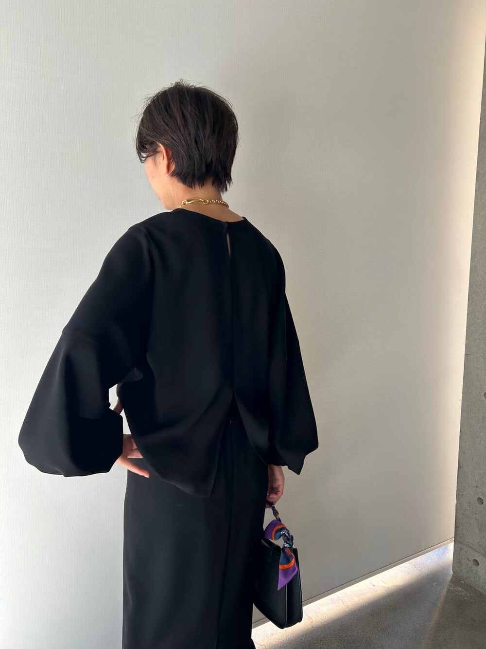 「シンプル、きれいめ、ベーシック/シンプル、体型カバー、Chaos、冬コーデ、結婚式2次会、アウター」｜「ChaosのChaos(カオス)/フィオジョ－ゼットブラウス（シャツ/ブラウス、ブラック系）」を使った、chaos_haseさん（レディース・169cm）の冬コーディネートの6枚目の写真