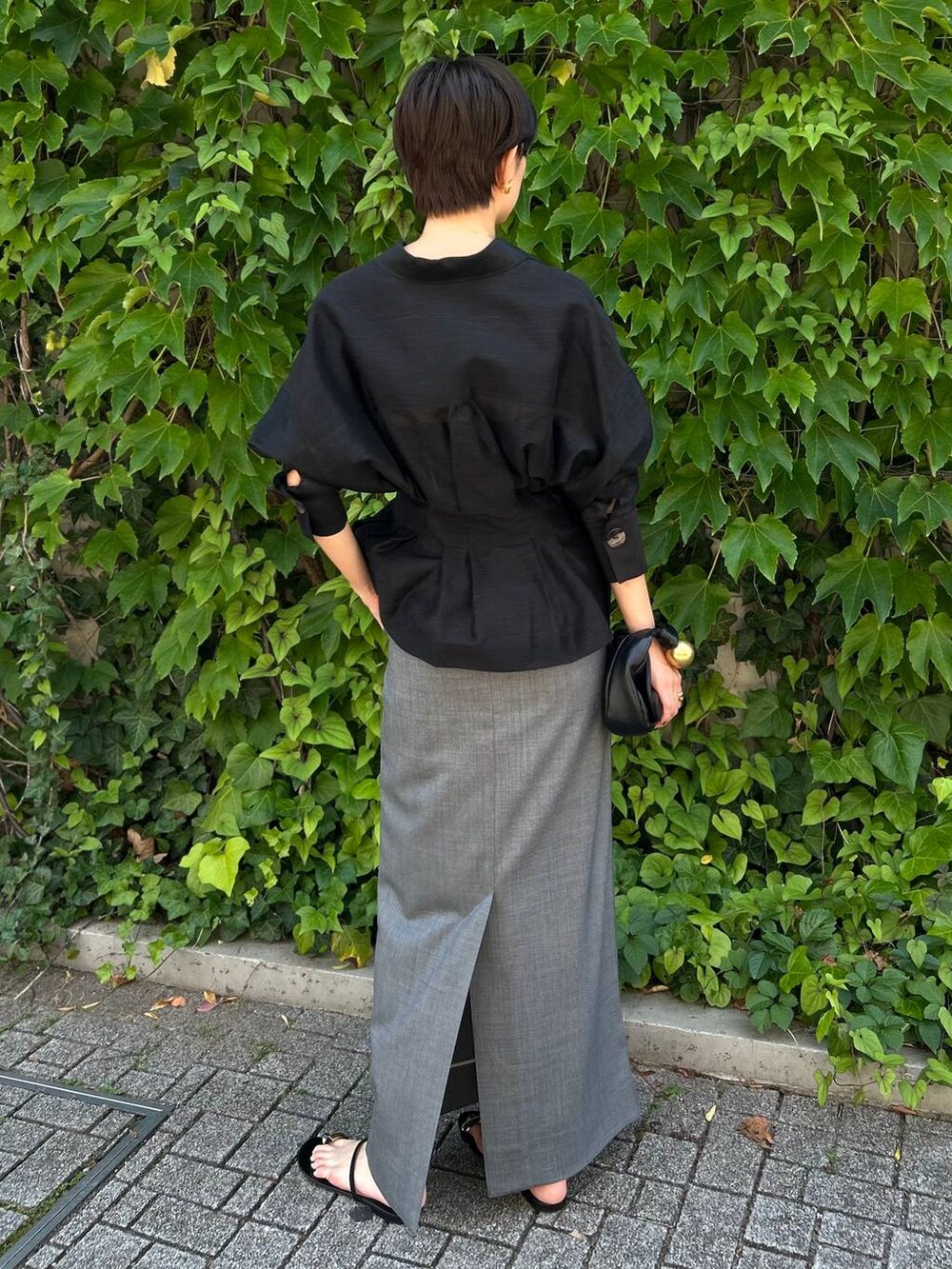 「きれいめ、ベーシック/シンプル、体型カバー、モード、フェミニン、シンプルコーデ、大人カジュアル、Chaos、夏コーデ、シャツ、ブラウス、女子会」｜「ChaosのChaos(カオス)/エラルドブラウス（シャツ/ブラウス、ブラック系）」を使った、chaos_haseさん（レディース・169cm）の夏コーディネートの4枚目の写真