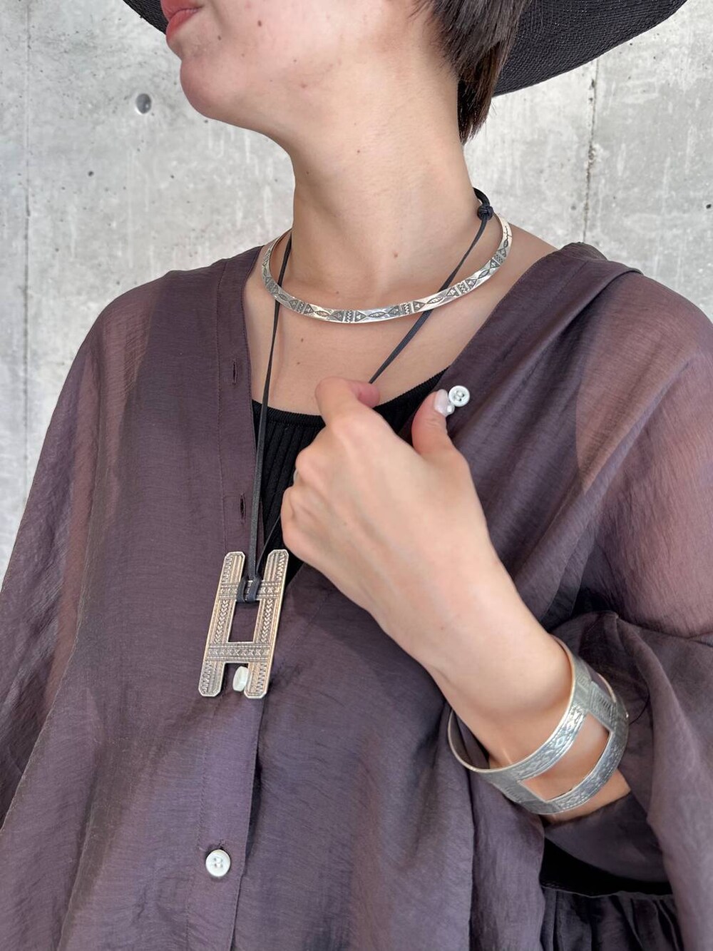 「きれいめ、ベーシック/シンプル、体型カバー、モード、フェミニン、シンプルコーデ、大人カジュアル、Chaos、春夏コーデ、ブラウス、タンクトップ」｜「ChaosのChaos(カオス)/【新色登場】16Gインプレリブニットタンクトップ（タンクトップ、ブラック系）」を使った、chaos_haseさん（レディース・169cm）の春コーディネートの6枚目の写真