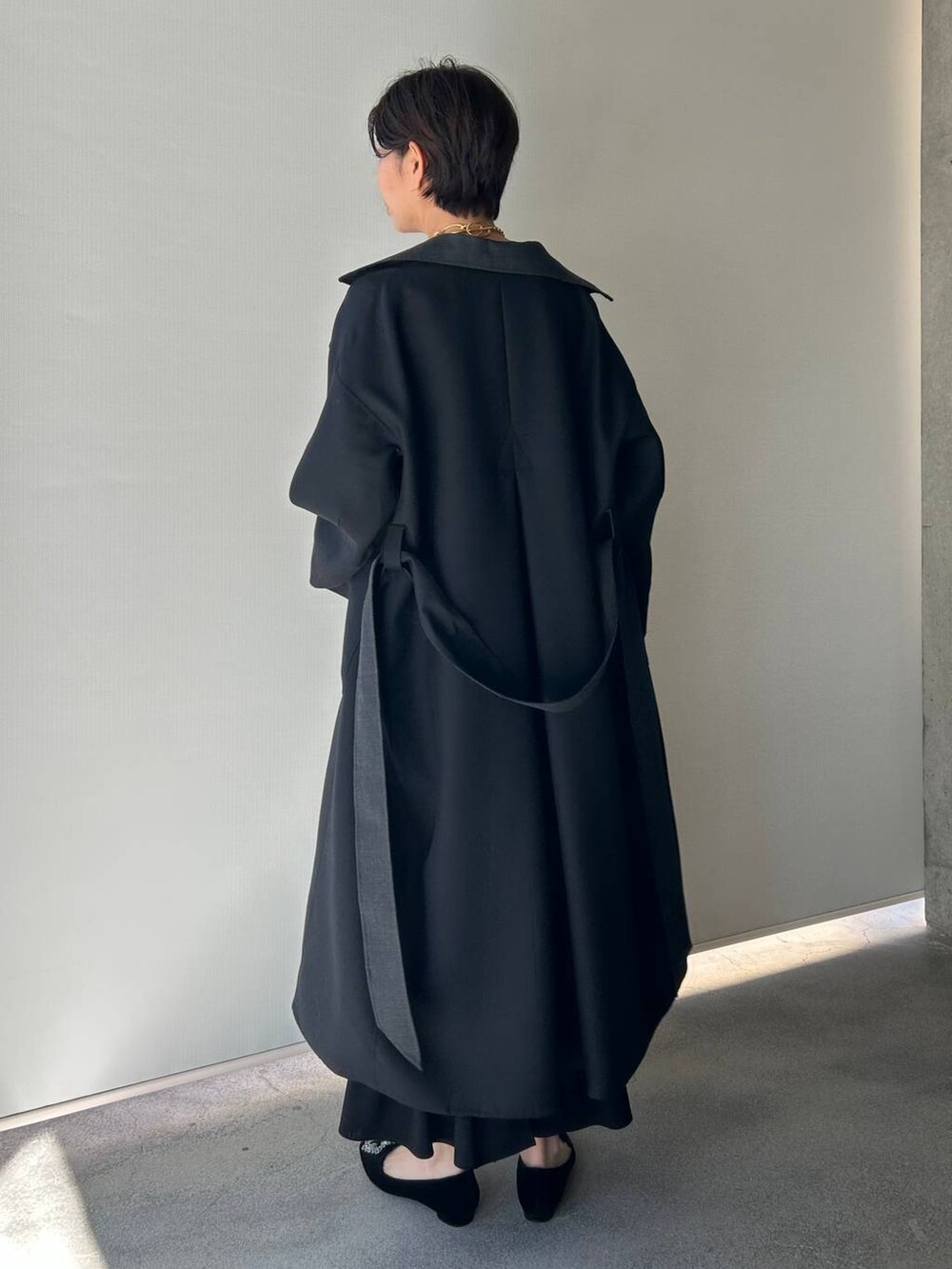 「シンプル、きれいめ、ベーシック/シンプル、体型カバー、Chaos、冬コーデ、結婚式2次会、アウター」｜「ChaosのChaos(カオス)/フィオジョ－ゼットブラウス（シャツ/ブラウス、ブラック系）」を使った、chaos_haseさん（レディース・169cm）の冬コーディネートの2枚目の写真