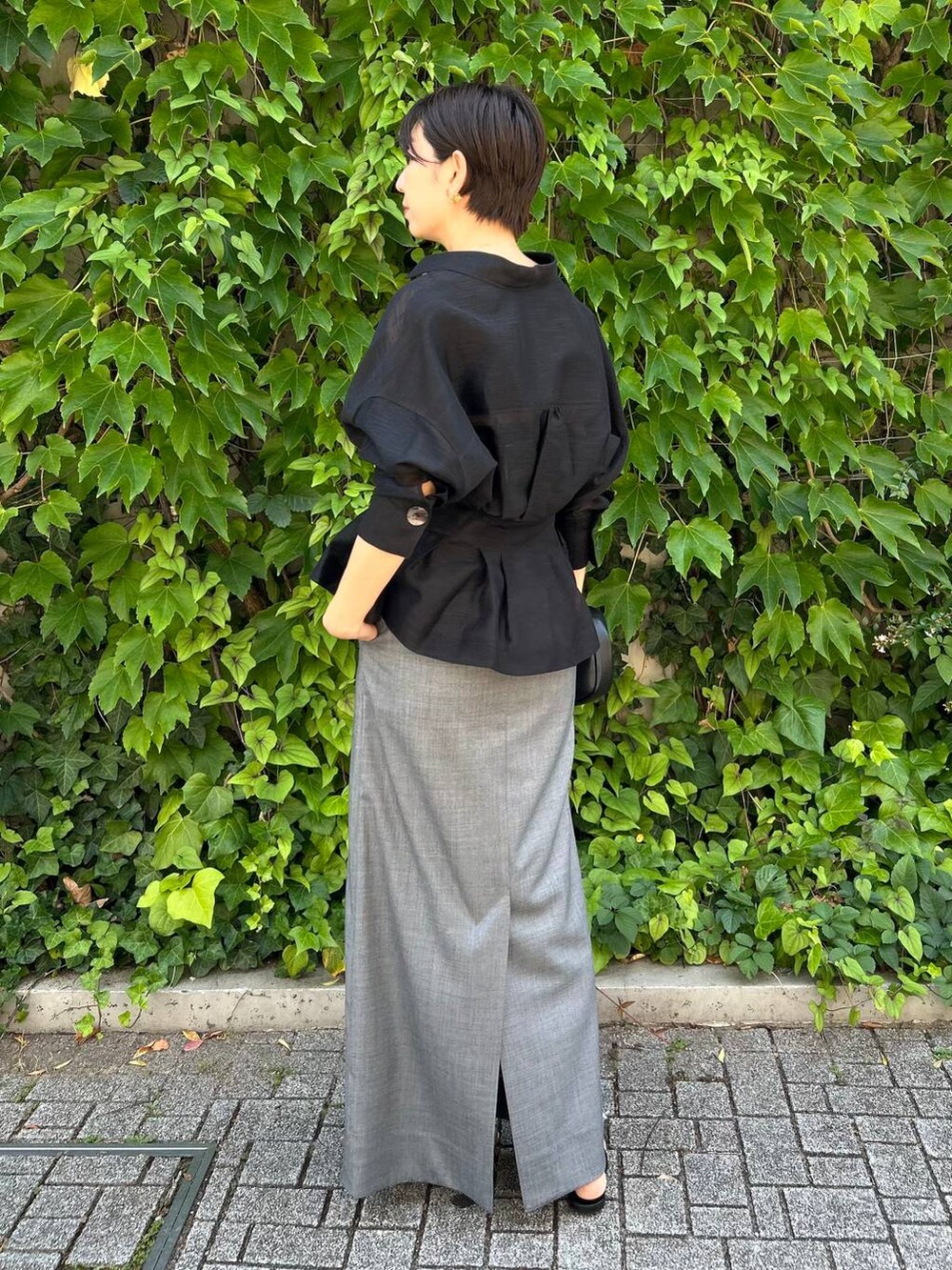 「きれいめ、ベーシック/シンプル、体型カバー、モード、フェミニン、シンプルコーデ、大人カジュアル、Chaos、夏コーデ、シャツ、ブラウス、女子会」｜「ChaosのChaos(カオス)/エラルドブラウス（シャツ/ブラウス、ブラック系）」を使った、chaos_haseさん（レディース・169cm）の夏コーディネートの3枚目の写真