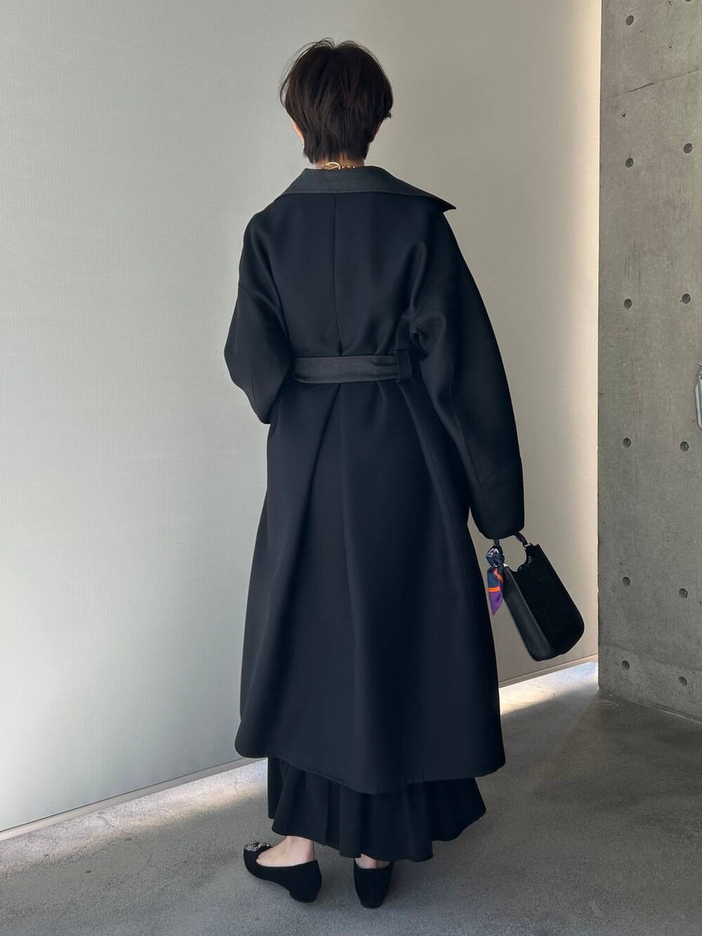 「シンプル、きれいめ、ベーシック/シンプル、体型カバー、Chaos、冬コーデ、結婚式2次会、アウター」｜「ChaosのChaos(カオス)/フィオジョ－ゼットブラウス（シャツ/ブラウス、ブラック系）」を使った、chaos_haseさん（レディース・169cm）の冬コーディネートの9枚目の写真