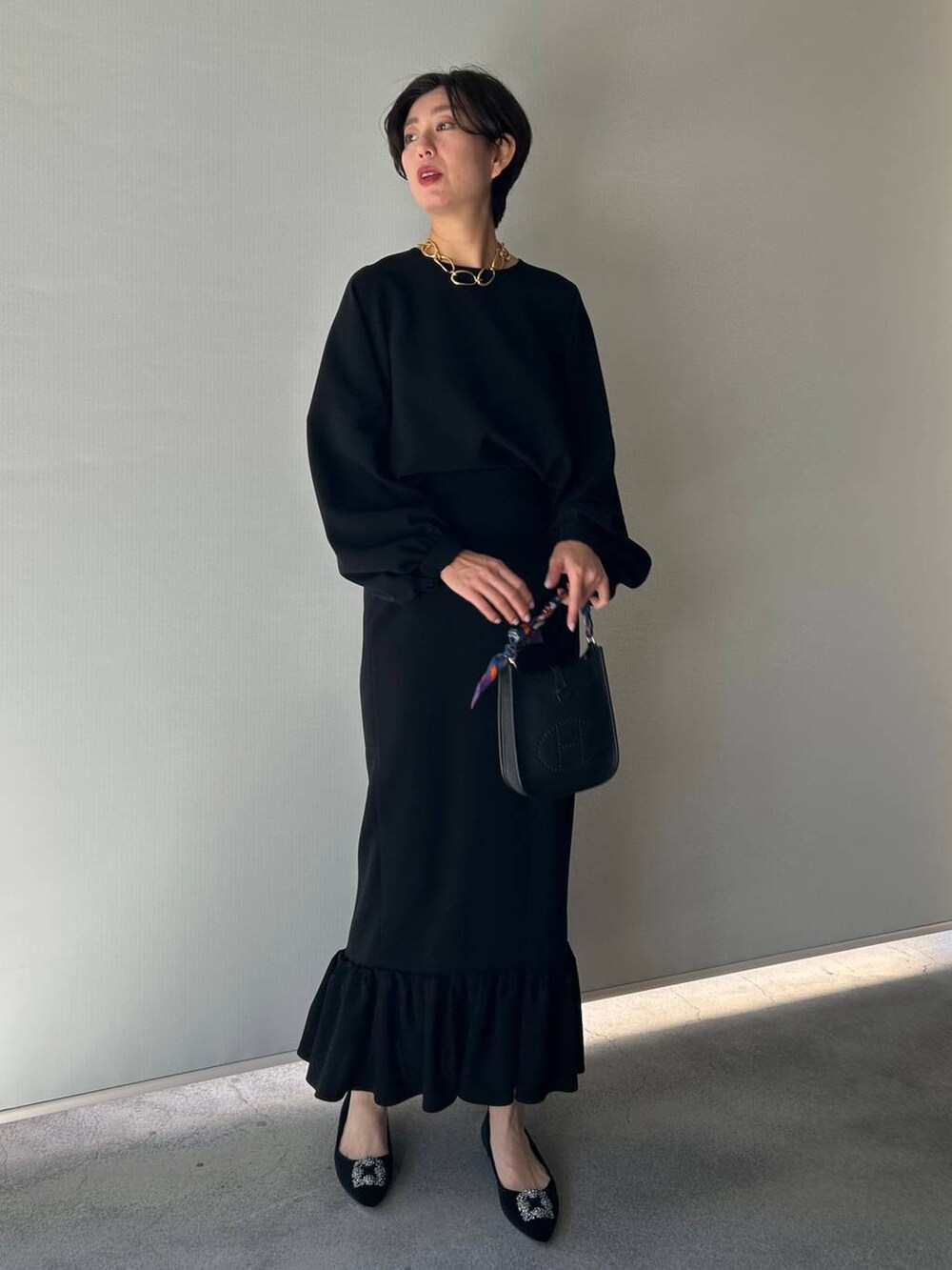 「シンプル、きれいめ、ベーシック/シンプル、体型カバー、Chaos、冬コーデ、結婚式2次会、アウター」｜「ChaosのChaos(カオス)/フィオジョ－ゼットブラウス（シャツ/ブラウス、ブラック系）」を使った、chaos_haseさん（レディース・169cm）の冬コーディネートの3枚目の写真