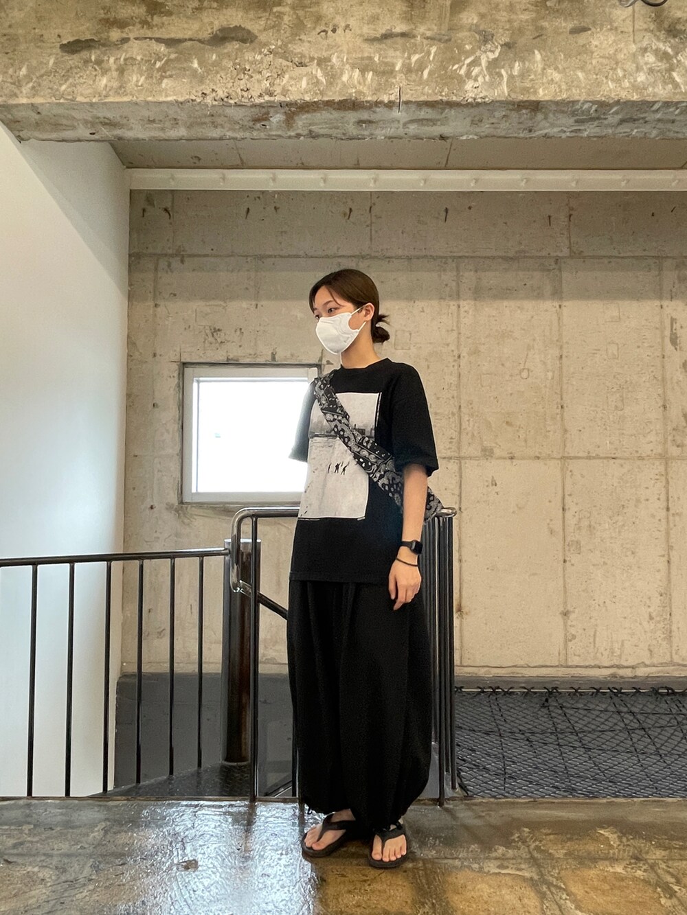 「summer、minsobi、minsobi_official、minsobi_daily、daily look、black、WIDE SILHOUETTE STYLE、Wide Pants」｜「RICHARDSONの【Richardson/リチャードソン】Hiroji Kubota Tシャツ（Tシャツ/カットソー、ブラック系）」を使った、fey0ppさん（レディース・165cm）の夏コーディネートの3枚目の写真