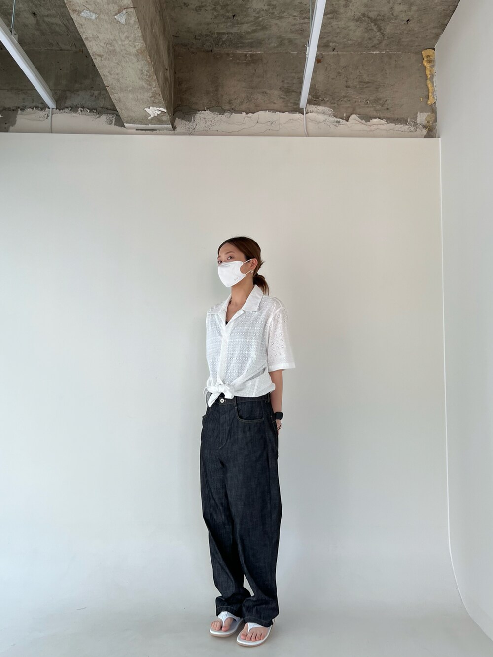 「summer、korea、korea style、street、minsobi、staff、white、Friday」｜「minsobiの花柄レースオープンカラーシャツ（シャツ/ブラウス、ホワイト系）」を使った、fey0ppさん（レディース・165cm）の春コーディネートの5枚目の写真