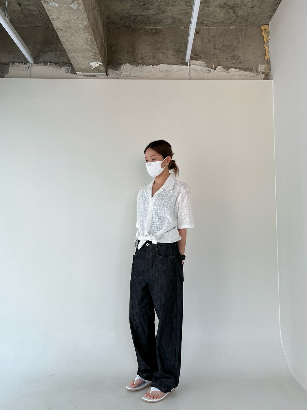 「summer、korea、korea style、street、minsobi、staff、white、Friday」｜「minsobiの花柄レースオープンカラーシャツ（シャツ/ブラウス、ホワイト系）」を使った、fey0ppさん（レディース・165cm）の春コーディネートの4枚目の写真