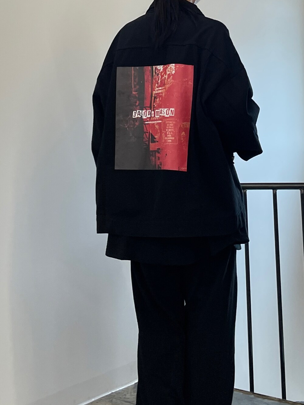 「black、minsobi、oversize、Wide Pants、yeezy、fashion、fw、minsobi_official、EXIT」｜「minsobiの【2022 F/W PRE ORDER】[EXIT]ビッグシルエットジャケット　トラッカージャケット（デニムジャケット、ブラック系）」を使った、fey0ppさん（レディース・165cm）の夏コーディネートの5枚目の写真