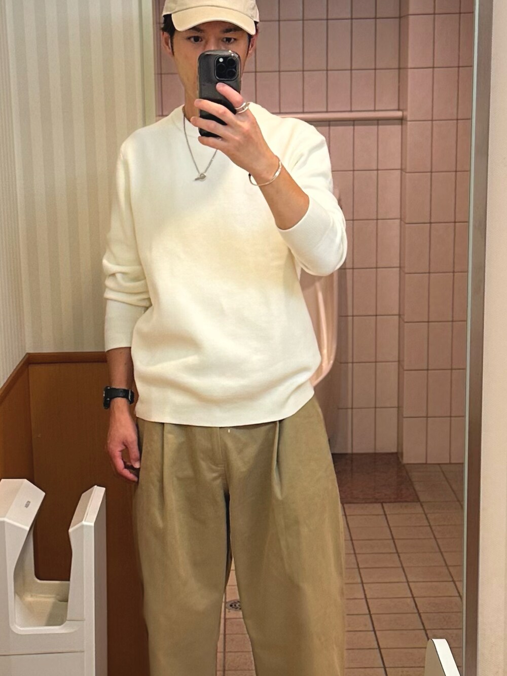 「STUDIO NICHOLSONの＜STUDIO NICHOLSON（スタジオ ニコルソン）＞ SORTE パンツ（その他パンツ、ベージュ系）」を使った、yutoさん（メンズ・178cm）の秋コーディネートの3枚目の写真