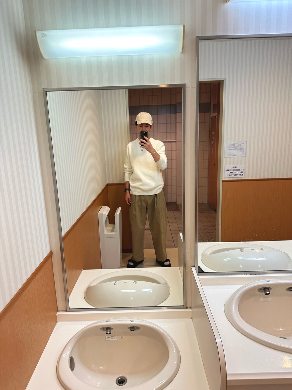 「STUDIO NICHOLSONの＜STUDIO NICHOLSON（スタジオ ニコルソン）＞ SORTE パンツ（その他パンツ、ベージュ系）」を使った、yutoさん（メンズ・178cm）の秋コーディネートの2枚目の写真