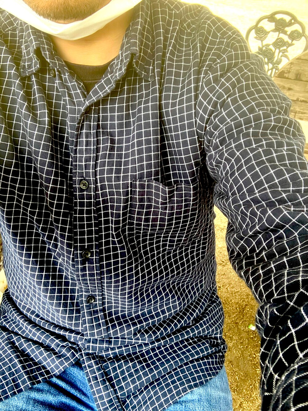 「休日コーデ、シンプル、春、スニーカー、おしゃれさんと繋がりたい、はるコーデ、大人コーデ、春服、シャツコーデ、ブラック、古着好きな人と繋がりたい」｜「UNIQLOのアイテム（シャツ/ブラウス、ブラック系）」を使った、リックさん（メンズ・167cm）の春コーディネートの2枚目の写真