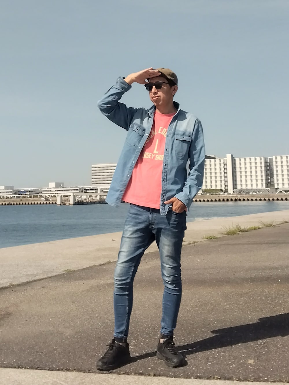 デニム大好きおじさん時々パリピさんの「【SCREEN STARS/スクリーンスターズ】カレッジTシャツ カレッジロゴプリント（SCREEN STARS）」を使ったコーディネートの2枚目の写真