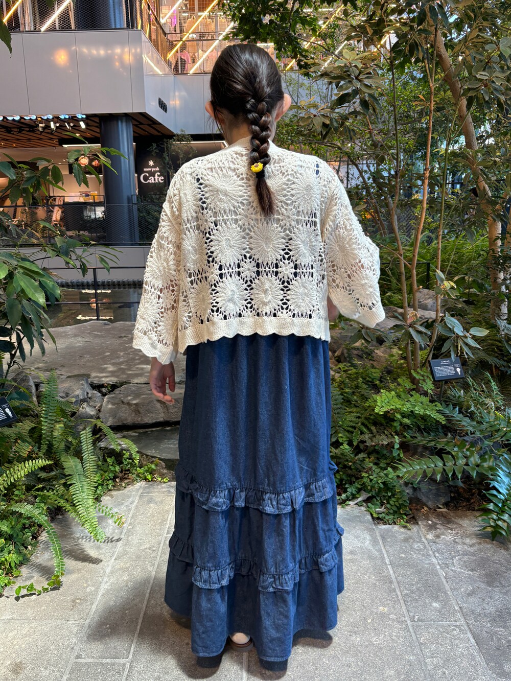 「低身長女子、前後着ワンピース、カーディガンコーデ」｜「ehka sopoのかぎ針編み風カーディガン（カーディガン/ボレロ、ホワイト系）」を使った、まなみさん（レディース・149cm）の春コーディネートの2枚目の写真