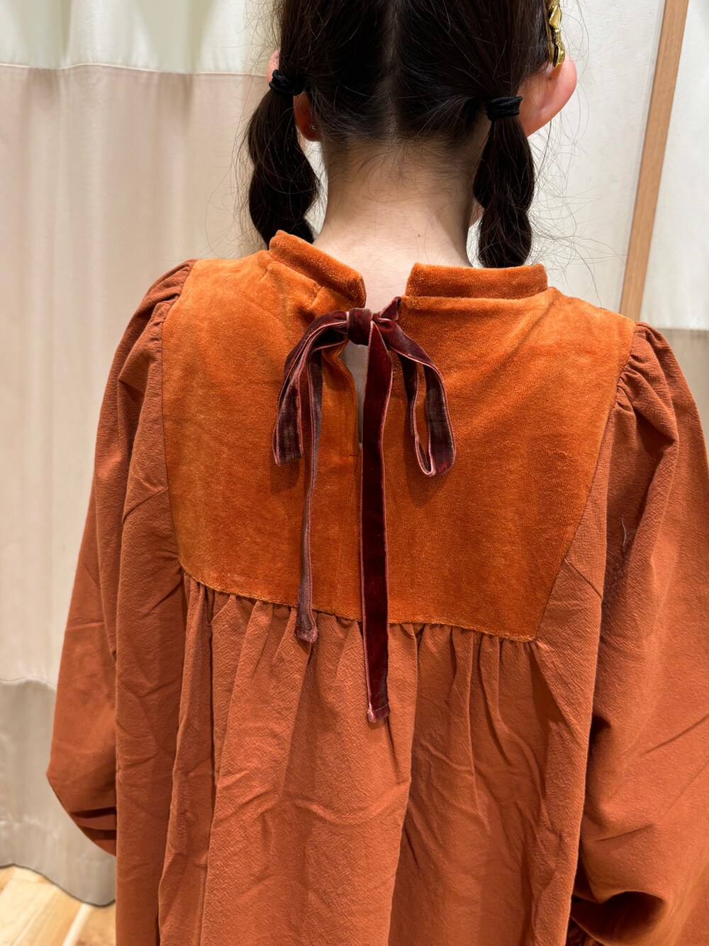「SM2のアイテム（ワンピース、オレンジ系）」を使った、まなみさん（レディース・149cm）の秋コーディネートの2枚目の写真