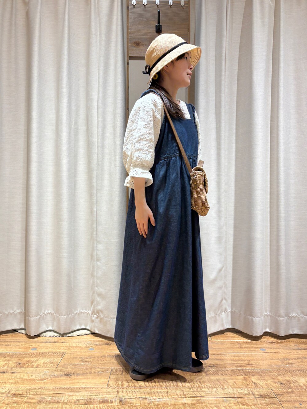 「SM2のアイテム（ワンピース/ドレス、ブルー系）」を使った、まなみさん（レディース・149cm）の春コーディネートの3枚目の写真