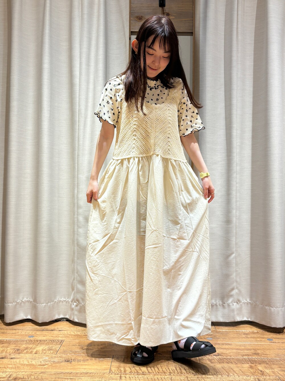 「夏コーデ、低身長女子」｜「SM2のアイテム（サンダル、ブラック系）」を使った、まなみさん（レディース・149cm）の夏コーディネートの2枚目の写真