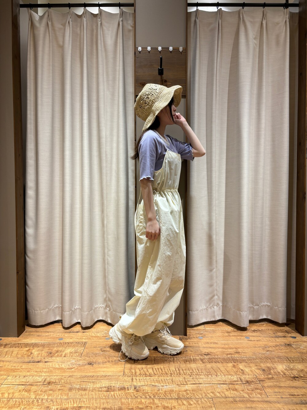 「初夏スタイル、夏のお出かけ、低身長女子」|「ehka sopoのダッドスニーカー(スニーカー、ホワイト系)」を使った、まなみさん(レディース・149cm)の春コーディネートの2枚目の写真