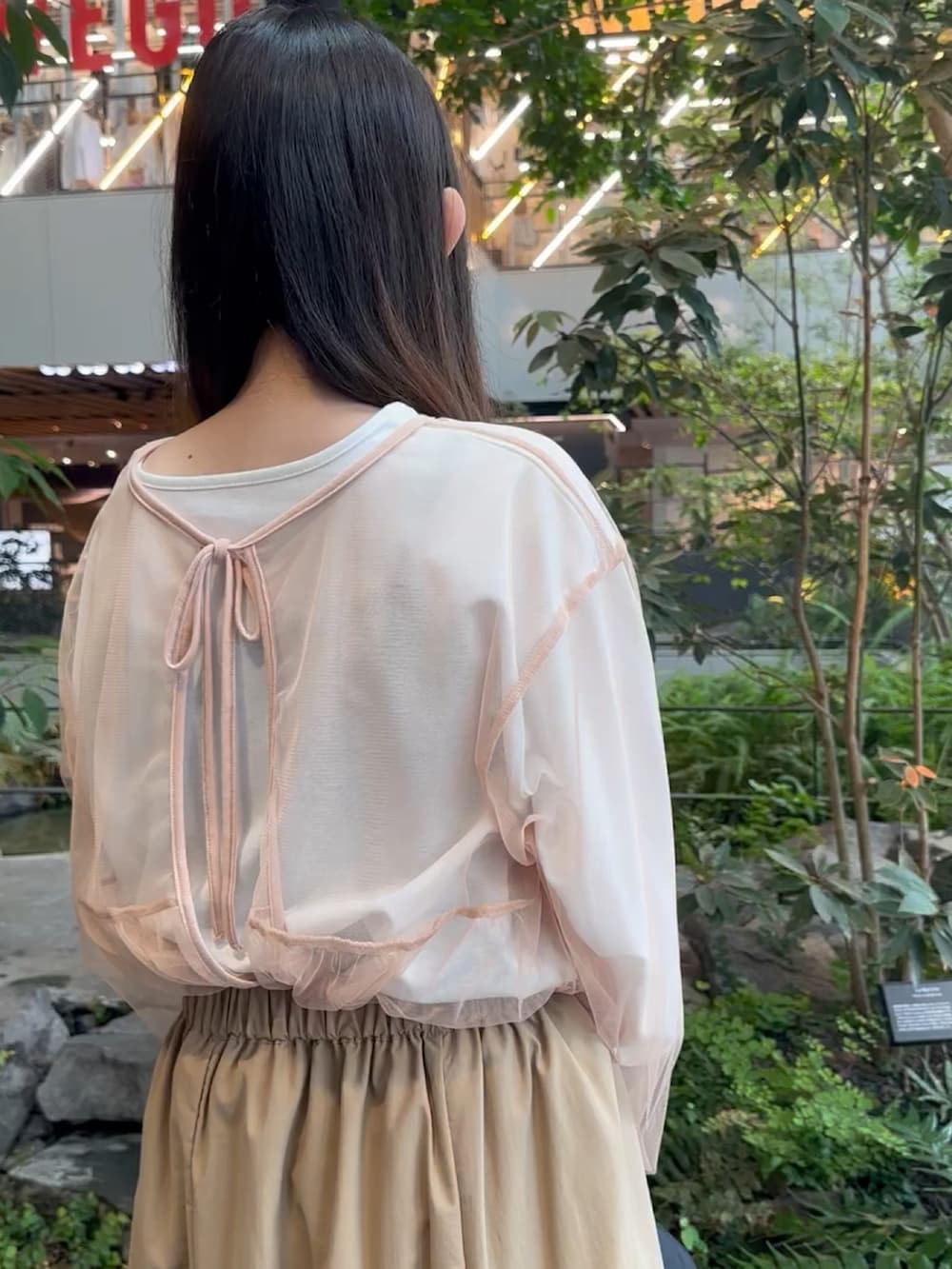 「おでかけコーデ、SM2コーデ、低身長女子」｜「SM2のアイテム（スカート、ベージュ系）」を使った、まなみさん（レディース・149cm）の春コーディネートの2枚目の写真