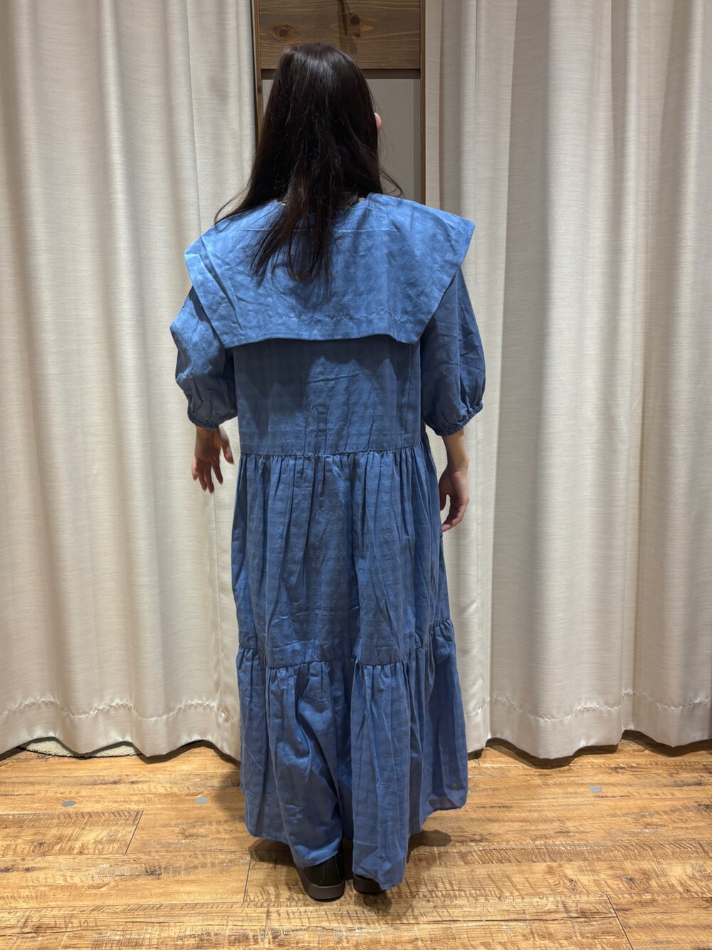 「低身長女子、ワンピーススタイル、ビッグ襟」｜「SM2のアイテム（ワンピース、ブルー系）」を使った、まなみさん（レディース・149cm）の夏コーディネートの2枚目の写真