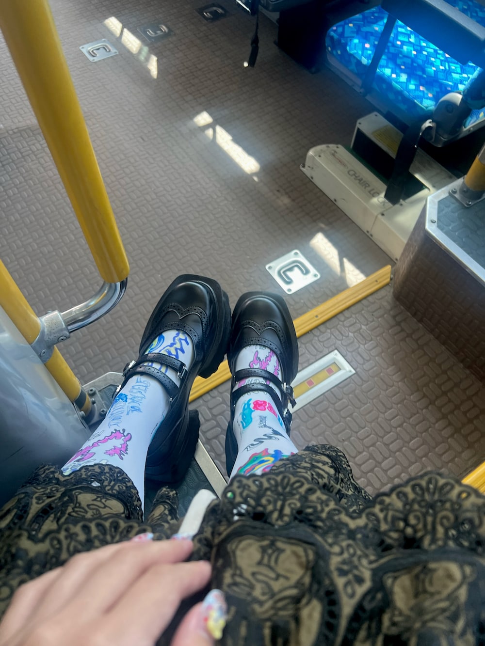 「最近のいい感じコーデ、美術館コーデ、ドレス、同窓会ファッション、おしゃれさんと繋がりたい、ガーリーコーデ」｜「AKIKOAOKIのアイテム（ローファー、ブラック系）」を使った、ボッさんさん（骨格ストレート・レディース・163cm）の春コーディネートの2枚目の写真