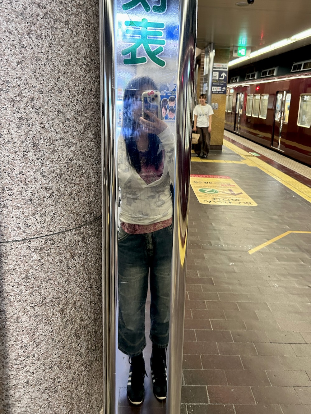 「adidasのアイテム（ブーツ、ブラック系）」を使った、miicさん（レディース・159cm）の秋コーディネートの2枚目の写真