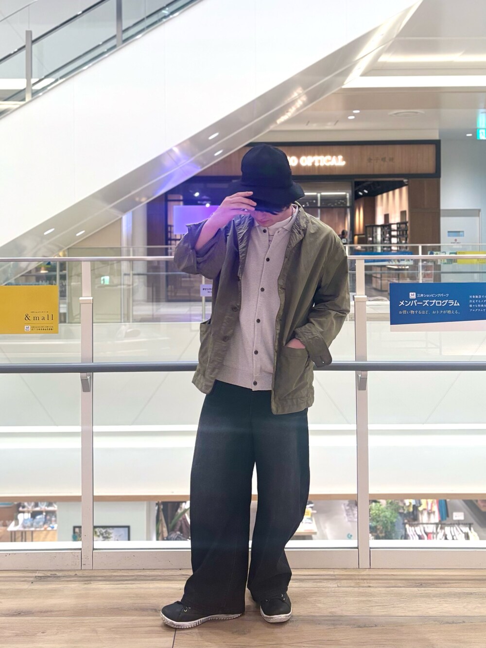 「シャツスタイル、バケットハット、雨の日コーデ、やっぱり帽子が好き、お出かけコーデ、夏コーデ、シンプル、夏ファッション、メンズコーデ、デニム」｜「halo commodityの【halo commodity/ハロ コモディティー】Roots Pass Hat h251-409（ハット、ブラック系）」を使った、RYOUGAさん（メンズ・177cm）の春コーディネートの4枚目の写真