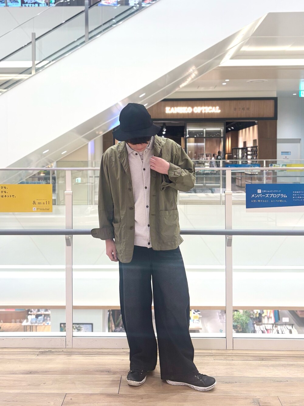 「シャツスタイル、バケットハット、雨の日コーデ、やっぱり帽子が好き、お出かけコーデ、夏コーデ、シンプル、夏ファッション、メンズコーデ、デニム」｜「halo commodityの【halo commodity/ハロ コモディティー】Roots Pass Hat h251-409（ハット、ブラック系）」を使った、RYOUGAさん（メンズ・177cm）の春コーディネートの2枚目の写真