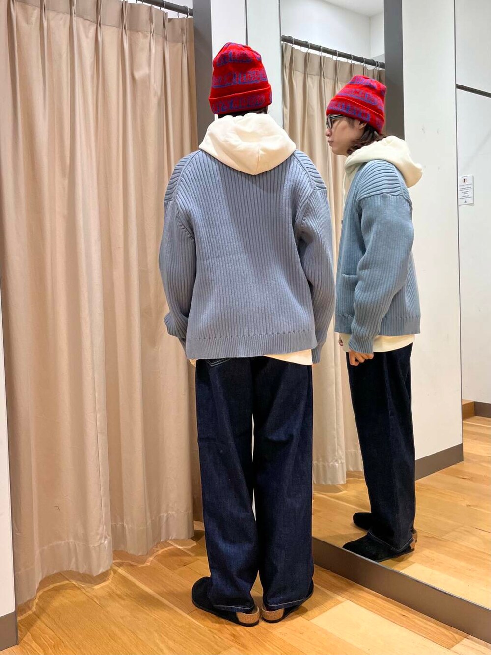 「アーバンリサーチ、lee、デニム、別注、ニット、デートコーデ、URBANRESEARCH、denim、春アウター、newarrival、春ニット、ur、id、pants、カラー」｜「Healthknitの『別注』Healthknit×DOOORS　フーディ（パーカー、ホワイト系）」を使った、tkoさん（メンズ・173cm）の冬コーディネートの3枚目の写真