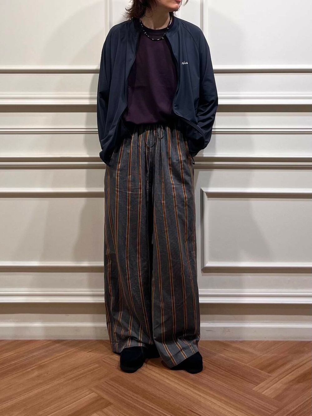 「URBANRESEARCH、knit、NANGA、newarrival、オフィスカジュアル、ur、crepuscule、blouson、紫外線対策、t-shirts、ラッシュガード、long-sleeve、水際アイテム、今から使える秋の先取りコーデ、ここでしか手に入らない別注アイテム」｜「crepusculeの『別注』crepuscule×UR　Washi Knit Long-Sleeve T-shirts（ニット/セーター、パープル系）」を使った、tkoさん（メンズ・174cm）の夏コーディネートの4枚目の写真