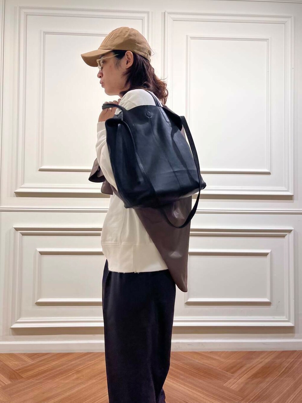 「アーバンリサーチ、別注、スウェット、URBANRESEARCH、レイヤード、テーパード、レイヤードスタイル、パンツ、雨の日コーデ、春、newarrival、休日スタイル、フェスコーデ、shirt、ur」｜「kearnyのkearny　uhuy II（メガネ、イエロー系）」を使った、tkoさん（メンズ・173cm）の春コーディネートの5枚目の写真