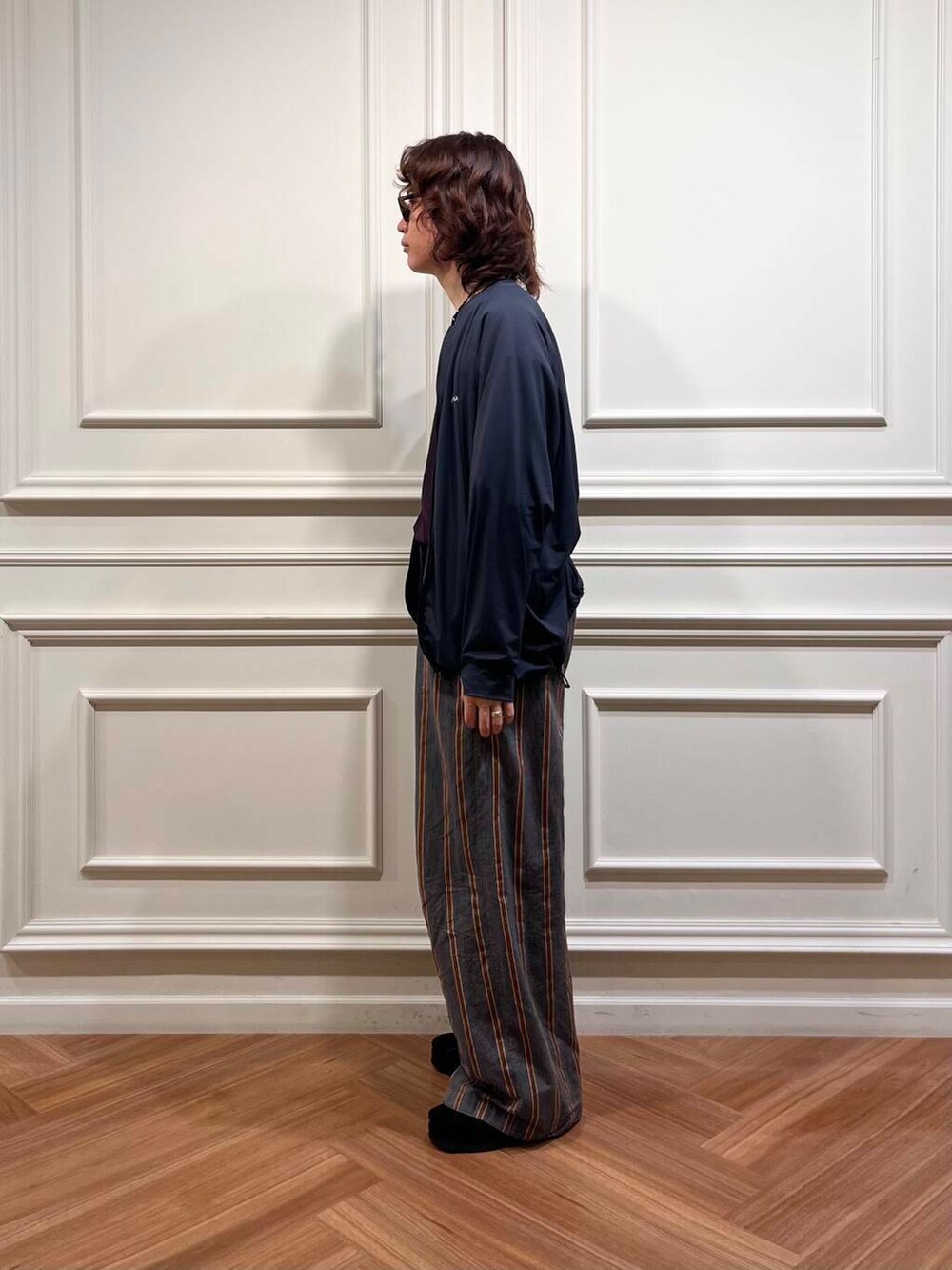 「URBANRESEARCH、knit、NANGA、newarrival、オフィスカジュアル、ur、crepuscule、blouson、紫外線対策、t-shirts、ラッシュガード、long-sleeve、水際アイテム、今から使える秋の先取りコーデ、ここでしか手に入らない別注アイテム」｜「crepusculeの『別注』crepuscule×UR　Washi Knit Long-Sleeve T-shirts（ニット/セーター、パープル系）」を使った、tkoさん（メンズ・174cm）の夏コーディネートの3枚目の写真