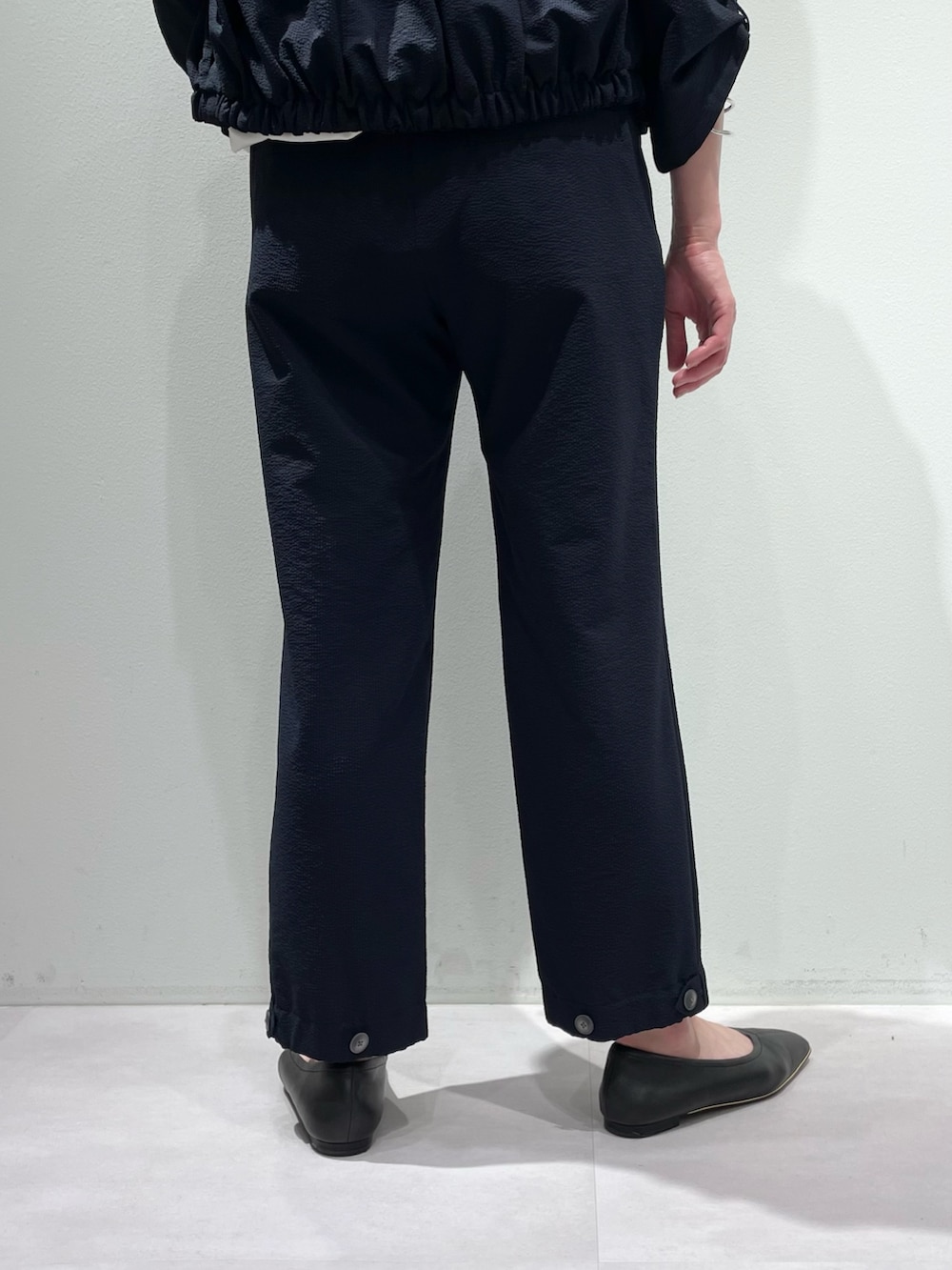 「LOWELL thingsのTwiste/ダブルポケット2WAYトート M(ショルダーバッグ、ホワイト系)」を使った、KAWAMURAさん(レディース・160cm)の夏コーディネートの9枚目の写真